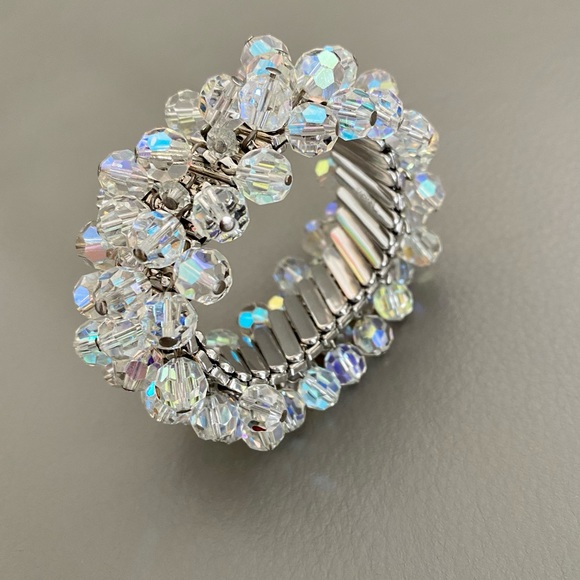 Jewelry - Vintage crystal expandable bracelet